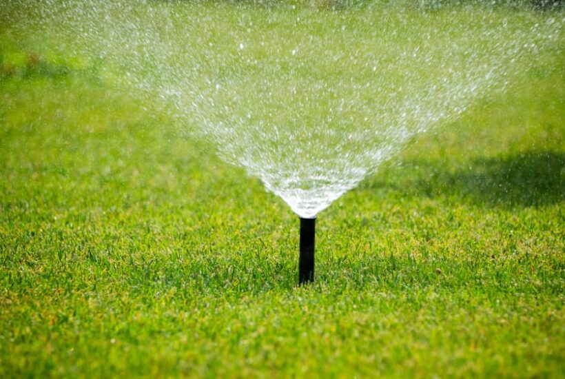 Choisir un bon système d’arrosage pour jardin extérieur : conseils et solutions